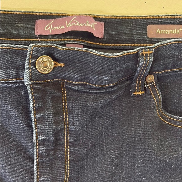 Gloria Vanderbilt - Picture 2 of 10